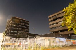 Man valt in liftschacht in verlaten gebouw