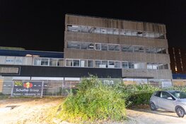 Man valt in liftschacht in verlaten gebouw