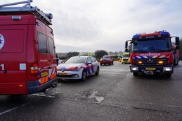 Hulpdiensten op Markerwaarddijk tussen Enkhuizen en Lelystad
