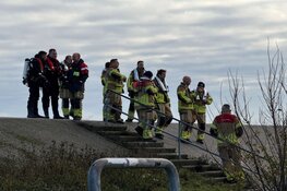 Hulpdiensten op Markerwaarddijk tussen Enkhuizen en Lelystad