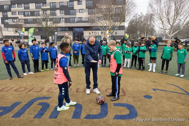 Wethouder Grimbergen geeft startschot voor Street League voetbalcompetitie