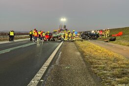 Ernstig ongeval op Markerwaarddijk, weg afgesloten
