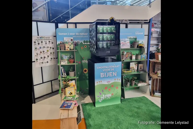 Eerste snoepautomaat voor bijen in Lelystad