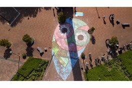 70 Stoepkrijtende leerlingen groot succes om aandacht te vragen voor het lerarentekort in Lelystad