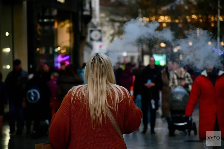 Vijf procent van de jongvolwassenen vapet én rookt weleens