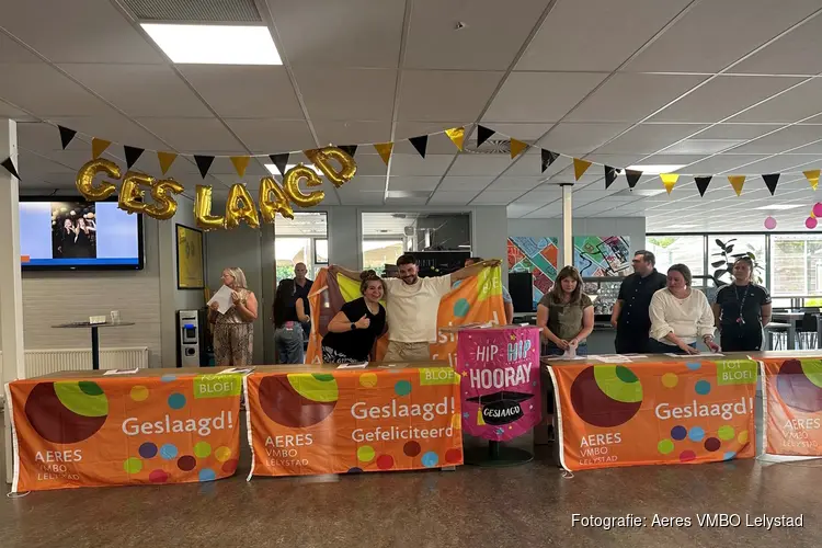 Geslaagde eindexamenleerlingen Aeres VMBO Lelystad feestelijk in het zonnetje gezet