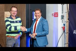 Gedeputeerde maakt eerste groene waterstof van Flevoland