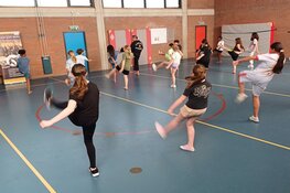 Sportverenigingen geven gym op basisscholen tijdens lessenreeksen Scholierensport
