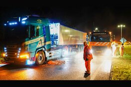 Vrachtwagen verliest lading slachtafval op N307