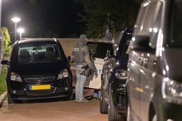 Arrestatieteam valt woning binnen in Lelystad, meerdere aanhoudingen
