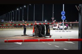 Auto slaat over de kop na mogelijke achtervolging