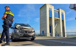 Flinke schade na ongeval tussen busjes op N307 Markerwaarddijk