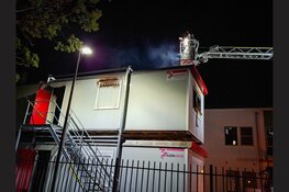 Bouwkeet vliegt in brand bij bedrijf in Lelystad