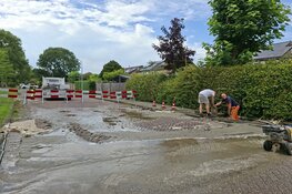 Wateroverlast op straat in Lelystad; omgeving afgezet