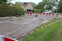 Wateroverlast op straat in Lelystad; omgeving afgezet