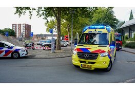 Automobilist verliest macht over stuur en ramt gevel in Lelystad