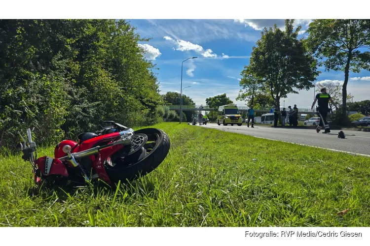 Motorrijder ernstig gewond na aanrijding met auto in Lelystad