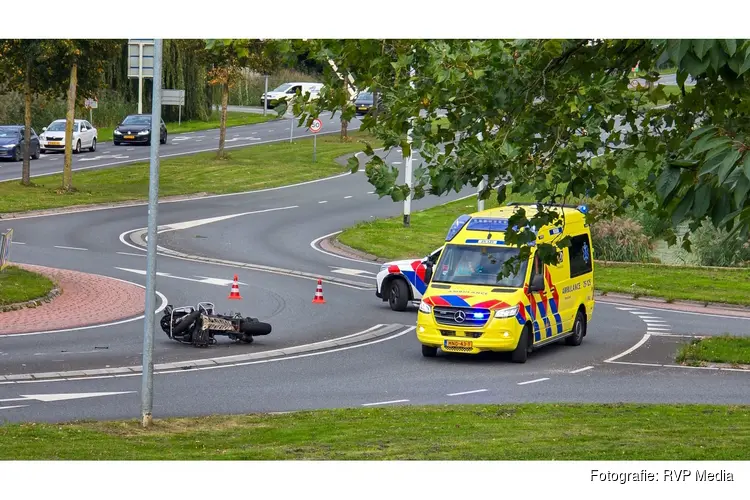 Motorrijder gewond na aanrijding met auto