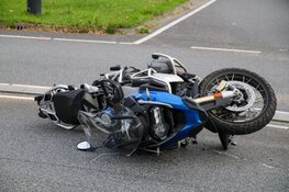 Motorrijder gewond na aanrijding met auto