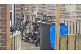 Fatbike vliegt in brand achter in tuin.