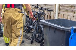 Fatbike vliegt in brand achter in tuin.