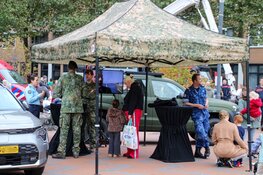 Sirene aan, gezelligheid aan! Grote opkomst bij Veiligheidsmarkt Lelystad