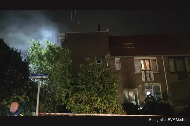 Schade en brand na explosie bij woning