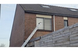 Brandweer blust woningbrand in Lelystad