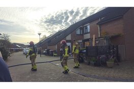 Brandweer blust woningbrand in Lelystad
