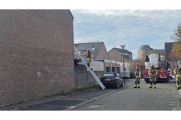 Brandweer blust woningbrand in Lelystad