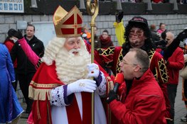 Pakjesboot 0320 komt aan in Lelystad