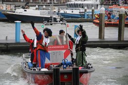 Pakjesboot 0320 komt aan in Lelystad
