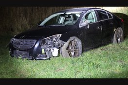 Automobilist rijdt rechtdoor over rotonde, bestuurder aangehouden