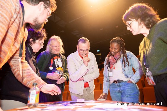 Kunstvakdocenten en kunstenaars ontmoeten elkaar tijdens Winterontmoeting: Showtime editie