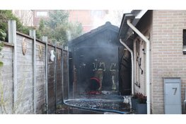 Tuinhuis volledig afgebrand in achtertuin van woning