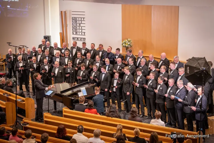 Kerstconcert met de ''Urker Zangers'' in Kerkcentrum 'lichtbron' Lelystad