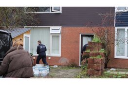 Politie doet groot onderzoek na woningbrand waarbij zwaargewonde viel