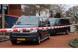 Politie doet groot onderzoek na woningbrand waarbij zwaargewonde viel