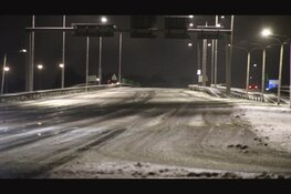 Sneeuwploegen rijden af en aan om Flevolandse wegen schoon te houden