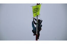 Demonstratie door Greenpeace in Lelystad Airport, gebouw bezet.