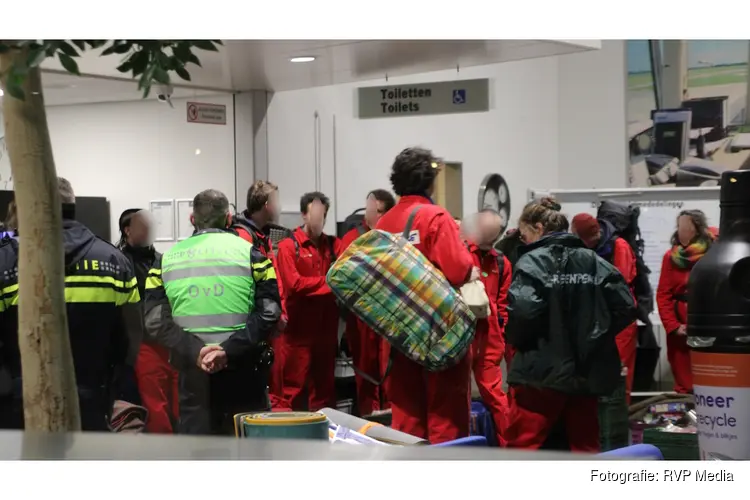 Politie beëindigd demonstratie vliegveld Lelystad