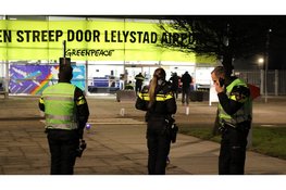 Politie beëindigd demonstratie vliegveld Lelystad