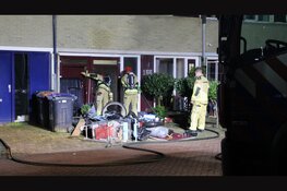 Accu vliegt in brand in garagebox onder woning