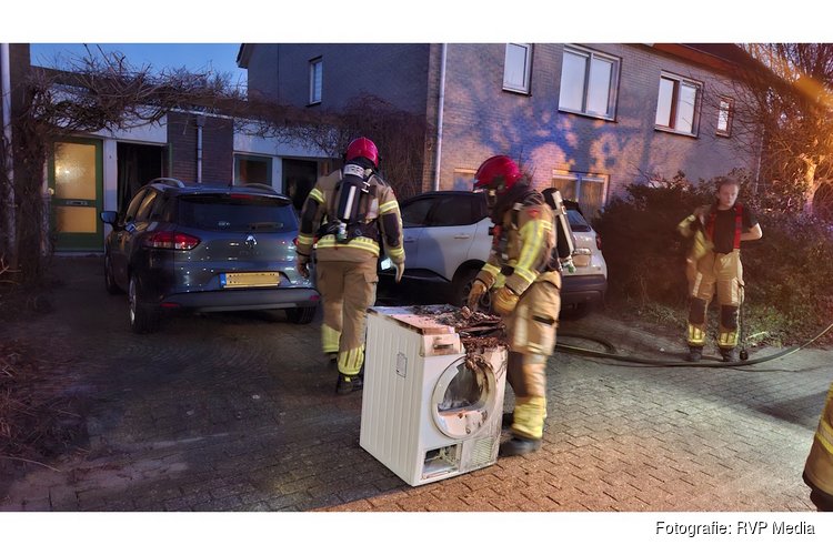 Wasdroger vliegt in brand in garage