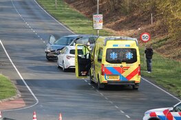 Automobilist botst tegen boom en auto in Lelystad