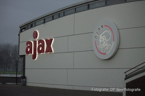 Almere City FC wint bij Jong Ajax