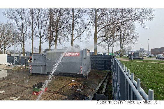 Brandweer ingezet voor container brand bij bedrijf Natural Oriental