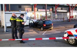 Auto raakt foodtruck na achtervolging in Lelystad