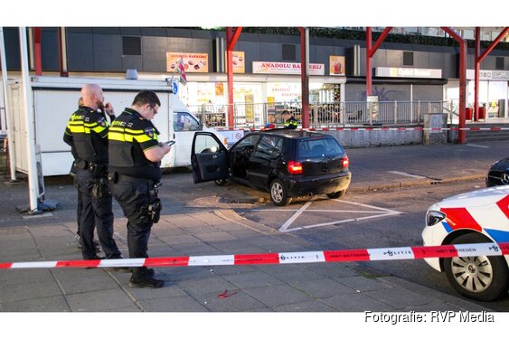 Auto raakt foodtruck na achtervolging in Lelystad