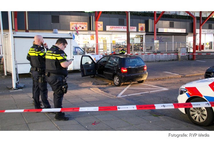 Auto raakt foodtruck na achtervolging in Lelystad